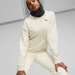 PUMA Loungewear<· Better Essentials offwhite