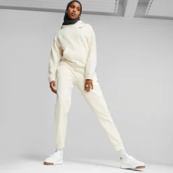 PUMA Loungewear<· Better Essentials offwhite
