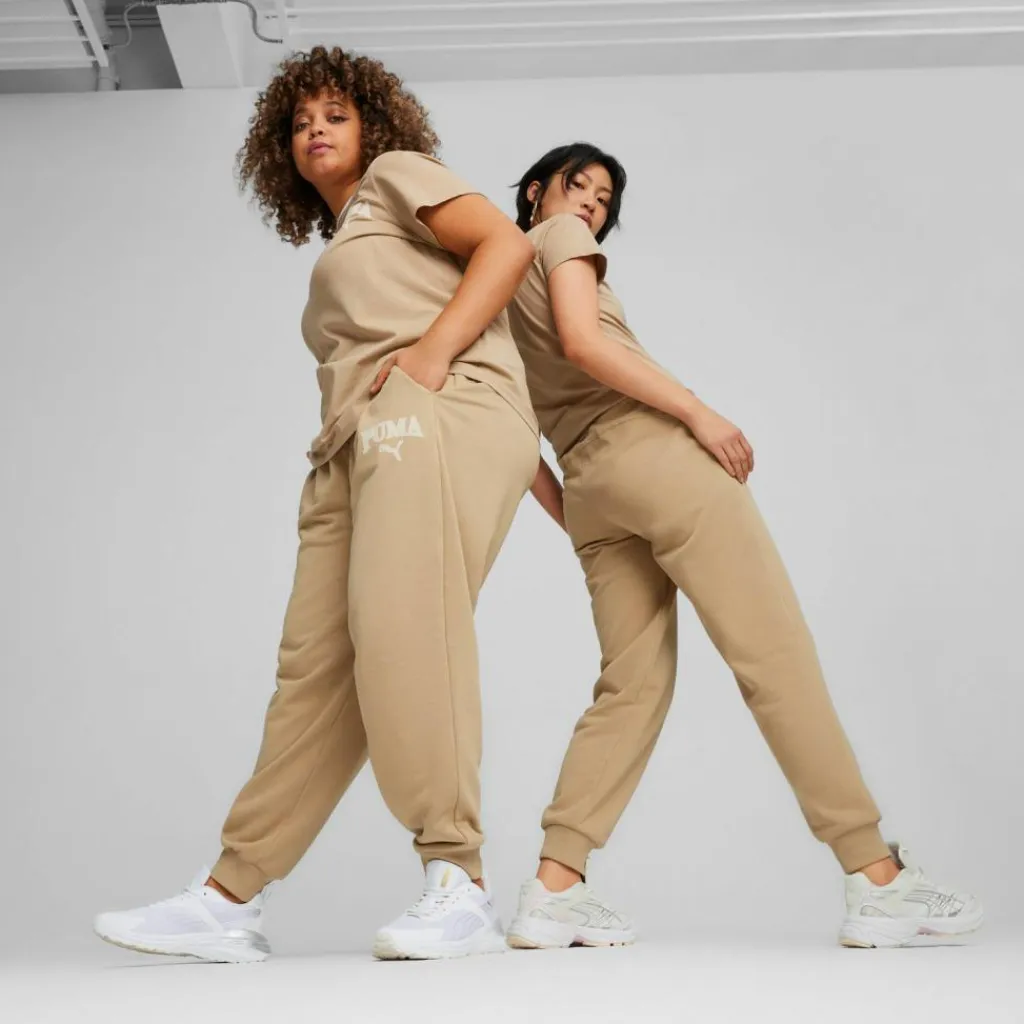 PUMA Loungewear<· Squad prairie tan