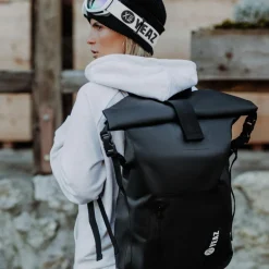YEAZ Rucksäcke|Rucksäcke<· Wasserfester Rucksack weißes Logo Eclipse Black